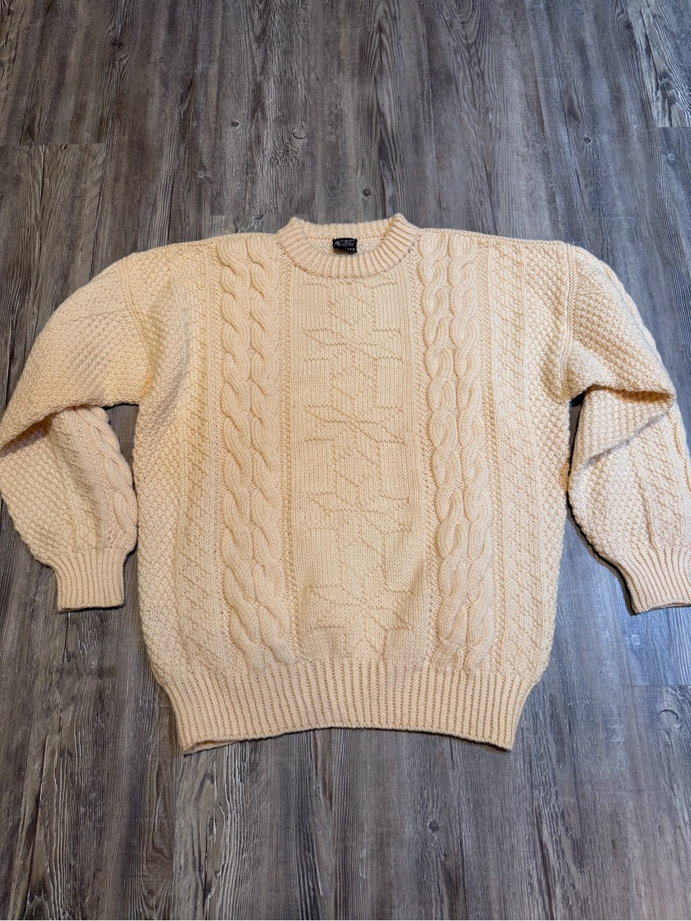 Dale of Norway Pure wool Classic Cable Knit Crewneck Sweater in Cream size large